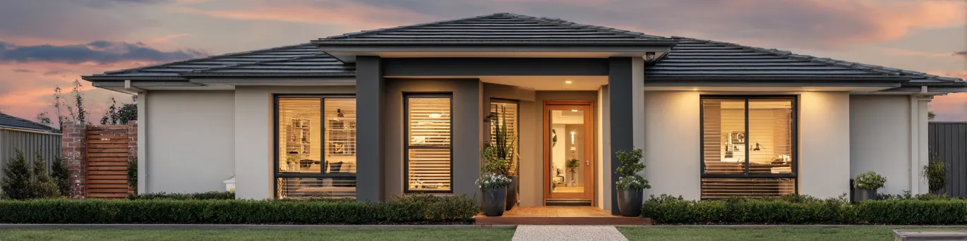 Volets roulants isolants installés sur façade moderne pour réduire déperditions thermiques